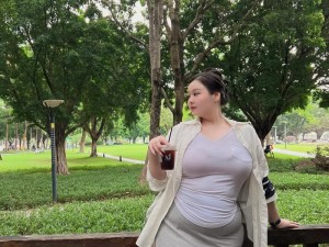 老太奶性BBWBBW免费看;老太奶性 BBWBBW 免费看：探索老年女性身体的奥秘